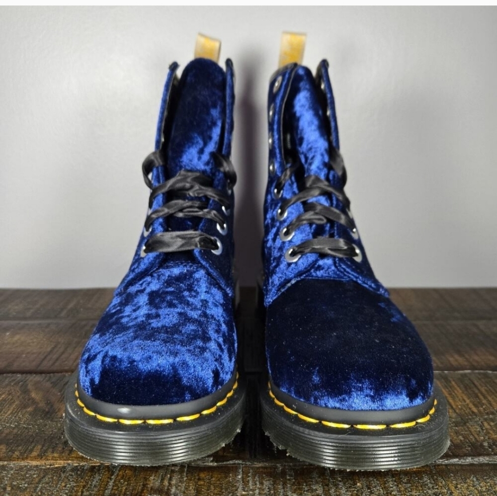 Dr. Martens Vegan 1460 Women's Crushed Velvet Lace Up Boots. NWT - Picture 4 of 4